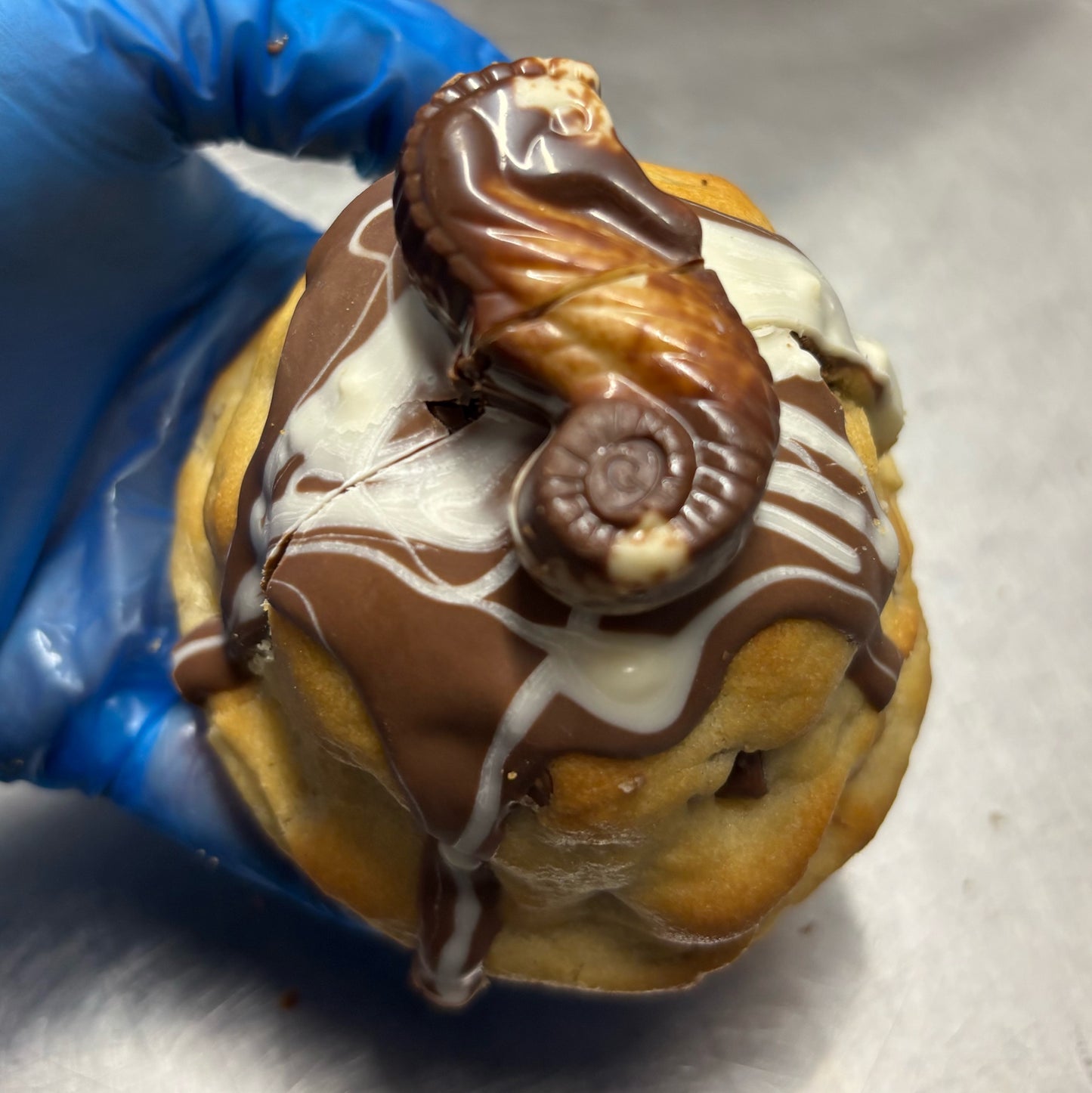 CHOCCY SEASHELL STUFFED COOKIE