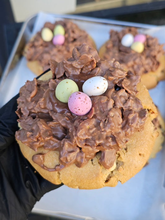 MINI EGG CHOCOLATE CORNFLAKE COOKIE