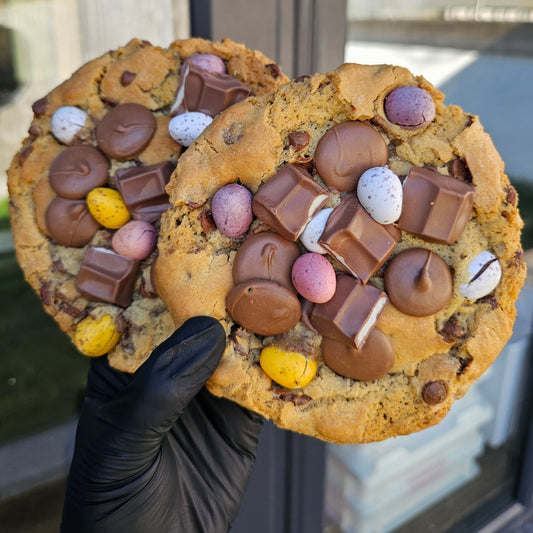 LOADED CARAMEL MINI EGG & KINDER COOKIE