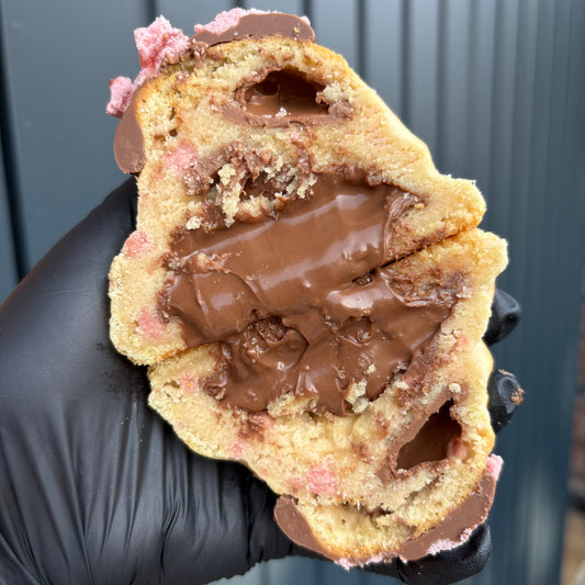 CHOCOLATE DIPPED STRAWBERRY STUFFED COOKIE