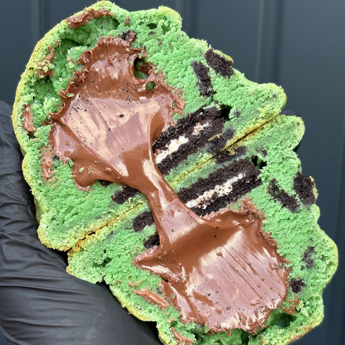 SPOOKY OREO NUTELLA STUFFED COOKIE