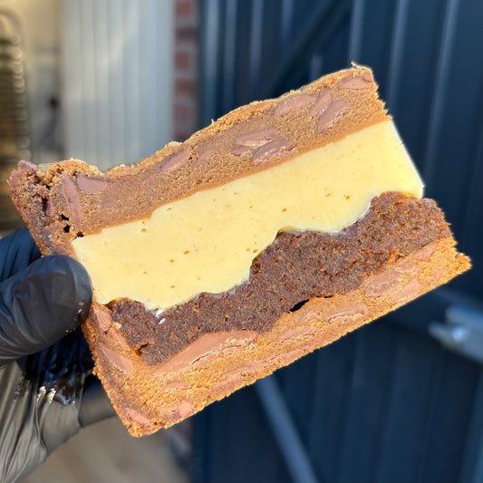 STICKY TOFFEE PUDDING COOKIE PIE