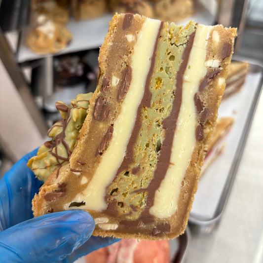 PISTACHIO CORNFLAKE COOKIE PIE