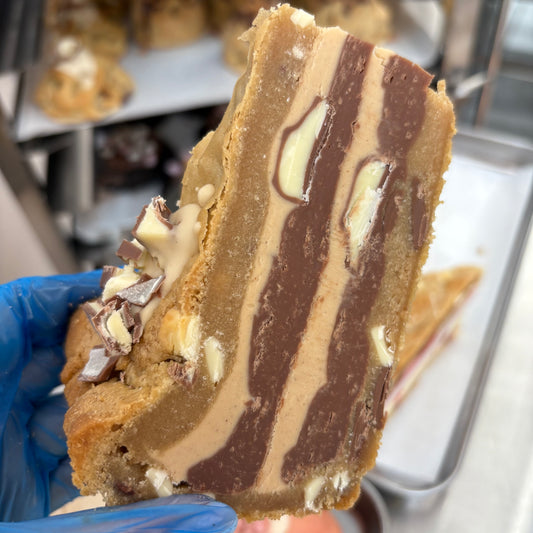 KINDER CHOCOLATE COOKIE PIE